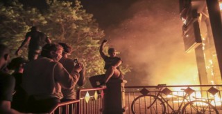 ABD'de ırkçılık isyanı şiddetini arttırdı