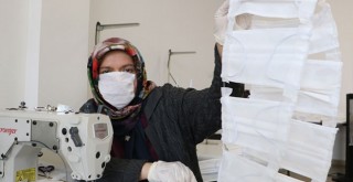 Piyasada 5 TL'ye satılan maskeleri 18 kuruşa mal ediyorlar