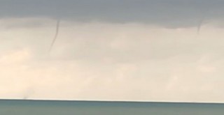 Antalya'da denizde iki farklı noktada çıkan hortum kamerada