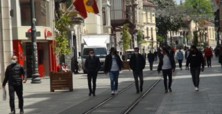 İstiklal Caddesi'nde dikkat çeken yoğunluk