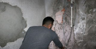 Duvarı delip iş yerine girdiler.