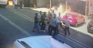 Adres sordular bir kamyon dolusu dayak yediler