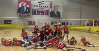 Onikişubat Belediyespor Midi Kız Voleybol Takımı Türkiye Şampiyonası Yolunda
