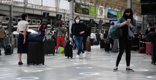 Fransa'da Covid-19 vaka sayıları tekrar yükselişte