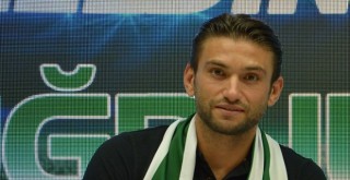 Kaleci Ertuğrul Taşkıran Konyaspor’la sözleşme imzaladı