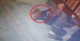  Camide unutulan cep telefonunu böyle çaldı