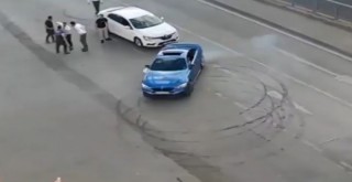 Düğün konvoyunda drift yaptılar