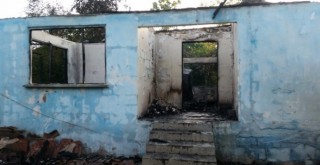 Evi yanan ve çadırda kalan yaşlı kadın yardım bekliyor