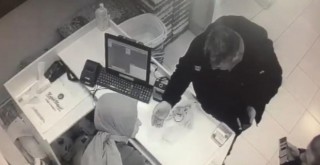 Arnavutköy'de kuruyemiş dükkanında tırnakçılık yöntemi ile 800 TL çaldılar