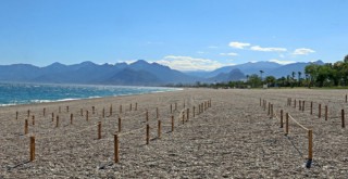 Giriş çıkışları kapatılan dünyaca ünlü sahil, sosyal mesafeli açılışa hazırlanıyor