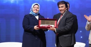 Bakan Selçuk: 'Türkiye'yi, çalışma hayatımızın niteliklerini hedeflediğimiz noktaya el birliği ile taşıyacağız'