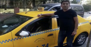 Taksim'de taksiciden yabancı uyruklu gence insanlık örneği