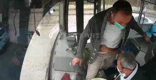 İstediği yerde inemeyince seyir halindeki otobüsün frenine bastı