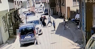 İstanbul'da dehşet anları kamerada: Ev sahibi kiracısını bıçakladı
