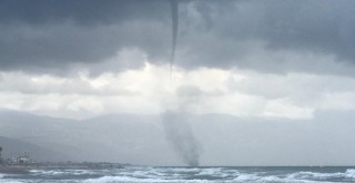 Samandağ sahilinde art arda 8 hortum