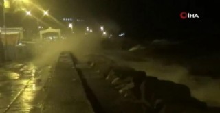  İstanbul'da şiddetli lodos seferleri iptal ettirdi