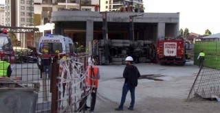  Bağcılar'da vinç kamyonu devrildi