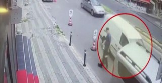 Uyuyakalan sürücünün teğet geçtiği yaya kıl payı ölümden döndü