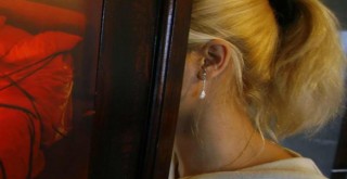 Üniversite öğrencisi, kullanılmış iç çamaşırlarını satıyor