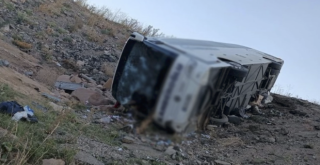 Erzurum'da yolcu otobüsü şarampole devrildi: 3 ölü, 22 yaralı