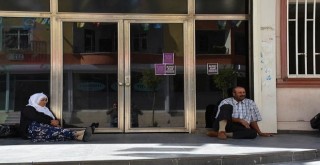  HDP Diyarbakır İl Başkanlığı önünde oturma eylemi