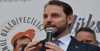 Bakan Albayrak: Maç izler gibi izlediler