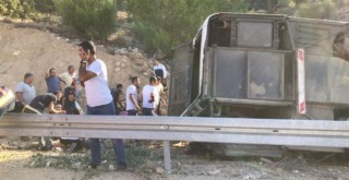Mersin'de askerleri taşıyan otobüs devrildi: 4 şehit