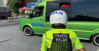 İstanbul'da polisle tıka basa dolu minibüs arasında nefes kesen kovalamaca kamerada