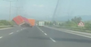 İzmir, Aydın otobanında facianın eşiğinden dönüldü