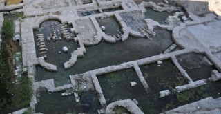 İnşaat durduruldu, iş makineleri çıkarıldı! Bina temelinden tarih çıktı...