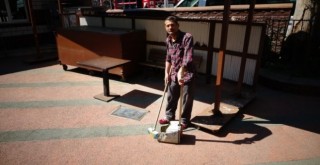 Hapis cezasını cami temizleyerek geçiriyor