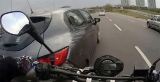 İstanbul'da motosikletlilerin ölümden döndüğü “makas” terörleri kamerada