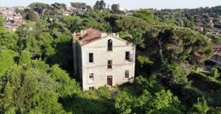 Üsküdar'da defineciler tarihi köşkü talan etti