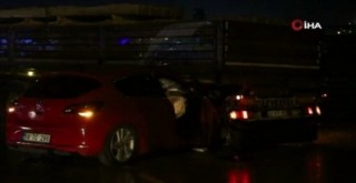  Sivas'ta otomobil tırın altına girdi: 4 yaralı