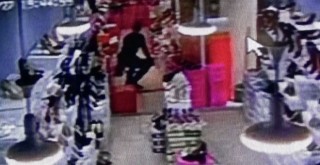 Alışverişe daldılar içinde ziynet eşyası olan çantayı çaldırdılar