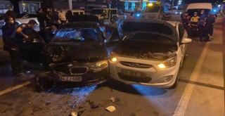 Polisten kaçan sürücü kurulan barikattaki araçlara çarptı