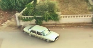 Köpekten kaçtı, duvara çarptı