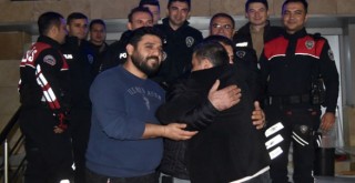 23 yıllık özlem kimlik kontrolünde son buldu
