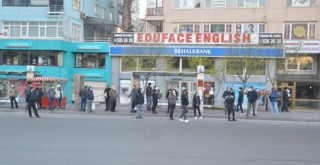 Sokağa çıkma yasağı sona erdi, çalışanlar yollara düştü