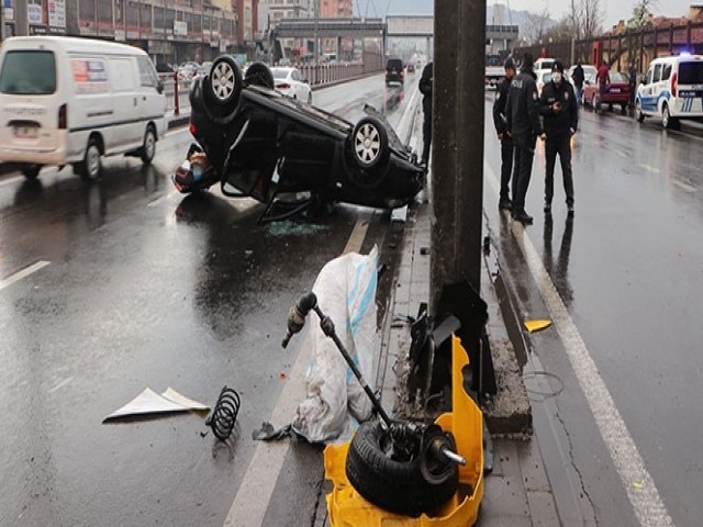 Takla atan otomobilden burnu bile kanamadan kurtuldu